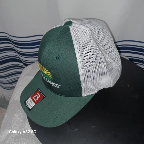 Green and White Mesh Cap - Picture 3 of 9
